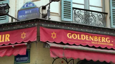 Suspect from 1982 assault on Jewish eatery in Paris detained in West Bank